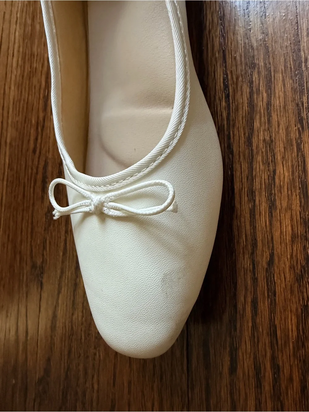 Women’s White Ballet Flats with Bow
